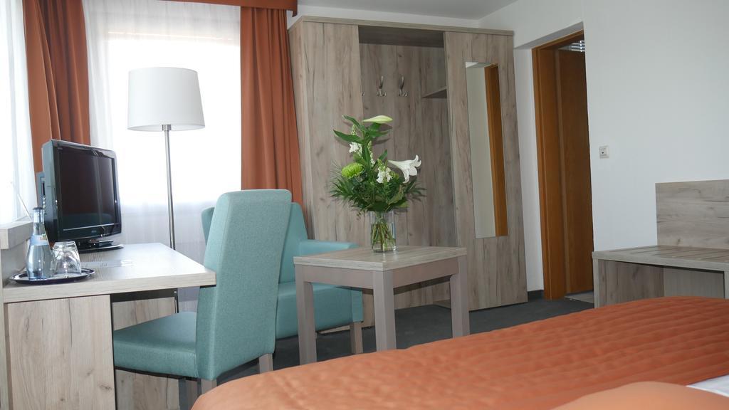 Komfort Hotel Ludwigsburg Ngoại thất bức ảnh
